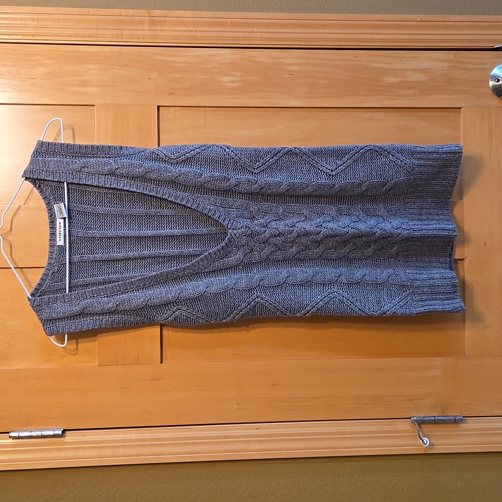 Small gray v-neck sweater vest/tunic